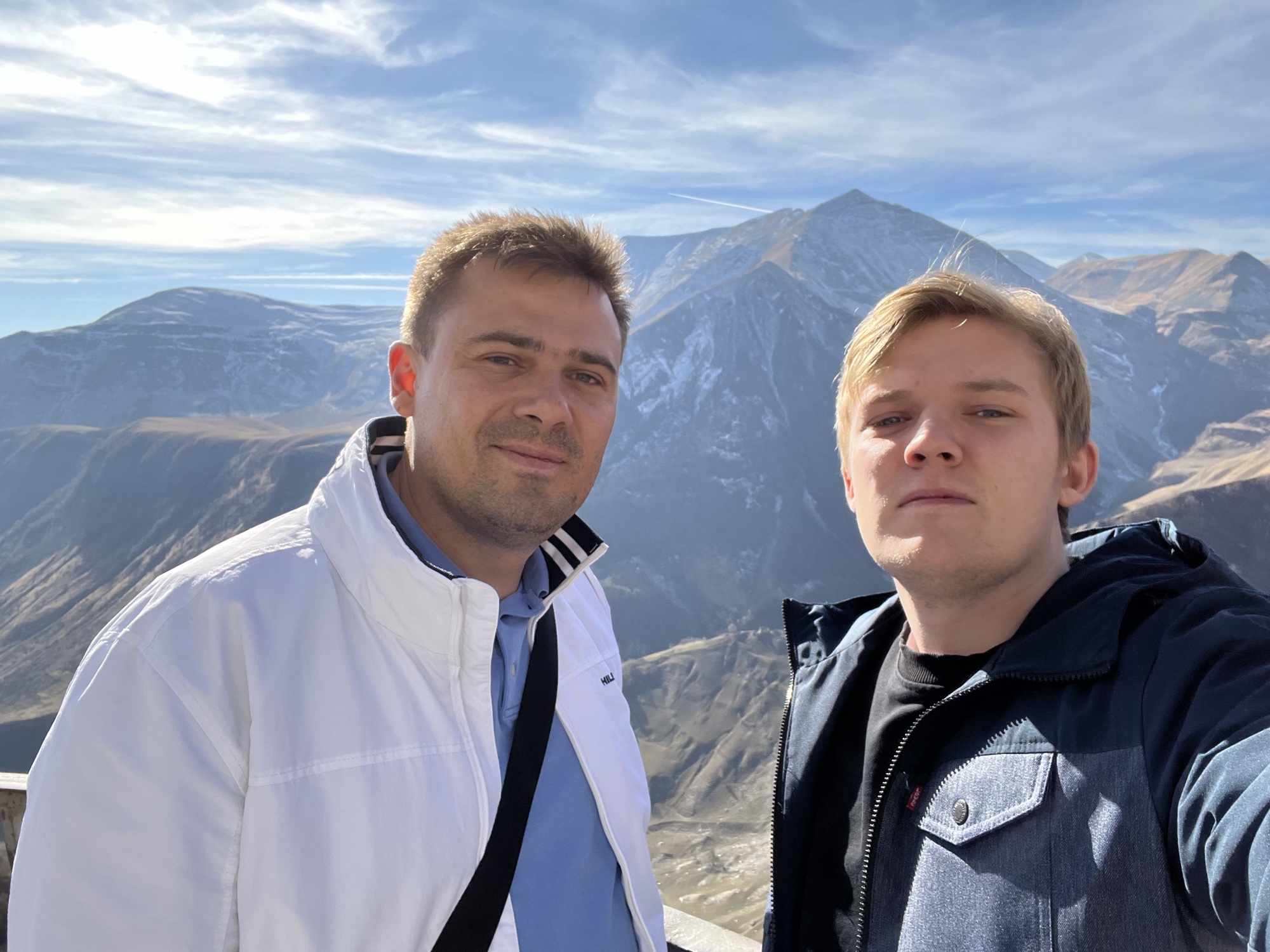 Костя с братом в горах